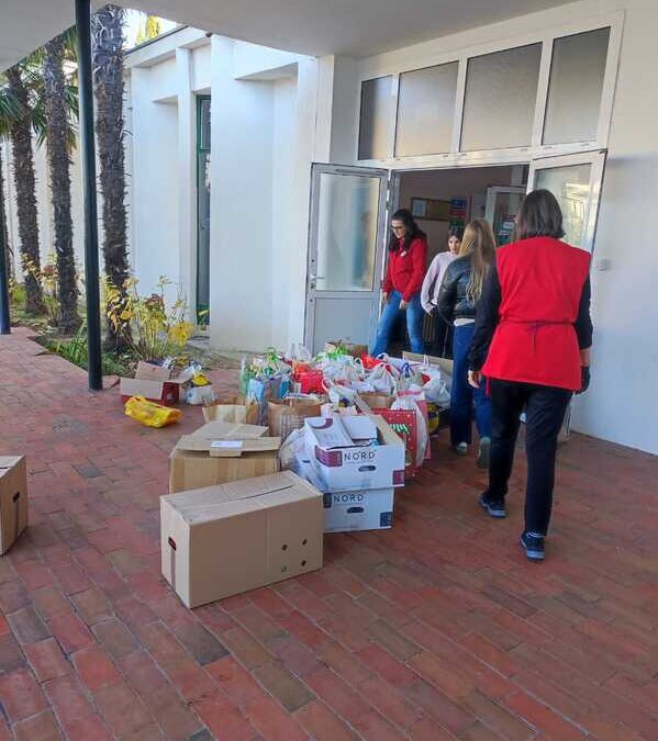 Učenici naše škole prikupili hranu za potrebe Crvenog križa