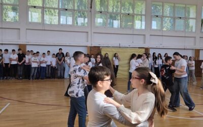 RUKOM ZA RUKU, LICEM U LICE