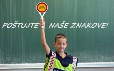 Policijski službenici PP Metković posjetili naše prvašiće u sklopu akcije „Poštujte naše znakove“!